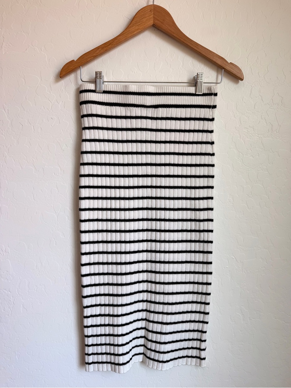 Universal Thread Black and White Striped Ribbed Pencil Skirt